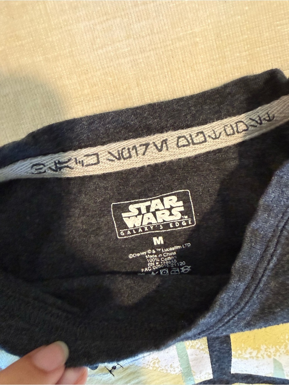 Kids Disney World Star Wars Short Sleeve Shirt Black Spire Outpost Falcon - Picture 4 of 6